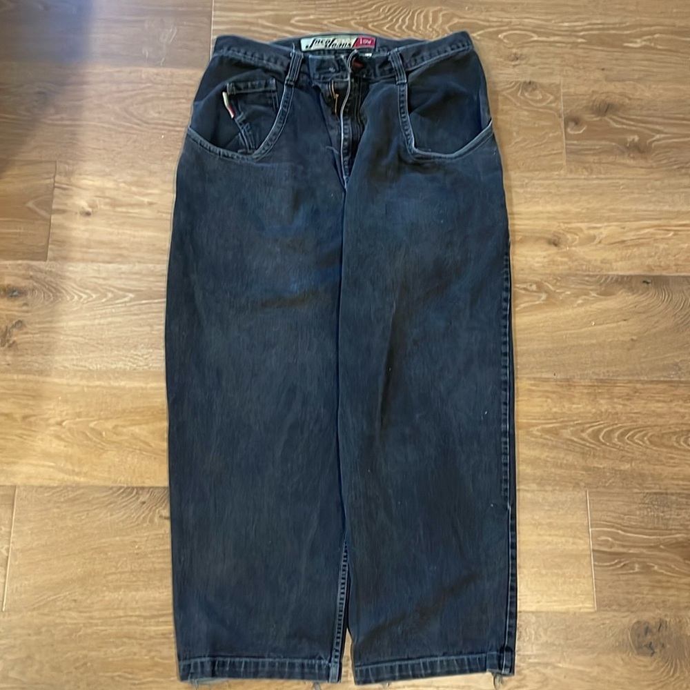 BEAUTIFUL jnco lowdowns.